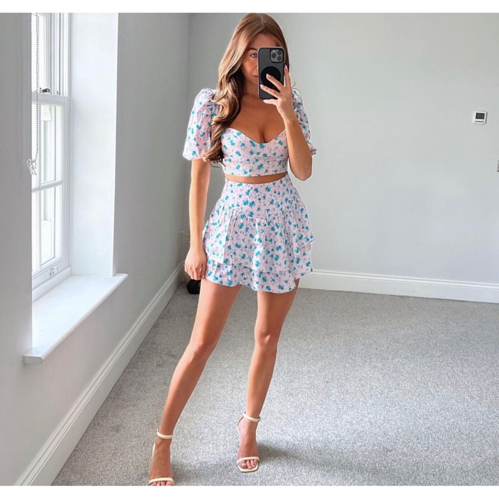 Zara FLORAL SATIN EFFECT MINI SKIRT 7385/043 High-waisted mini skirt.